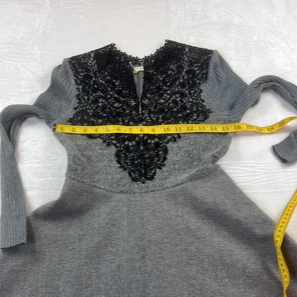 Yizhiqi grey long sleeve lace collar fit and flare knit sweater dress, size med - Picture 5 of 7